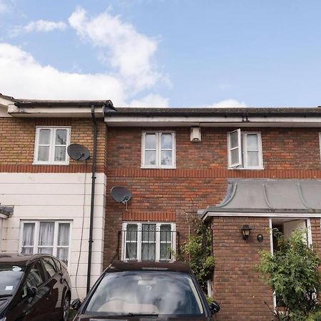 Modern & Spacious - Walk To London Excel- Parking Extérieur photo