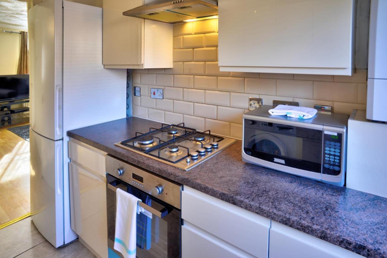 Modern & Spacious - Walk To London Excel- Parking Extérieur photo