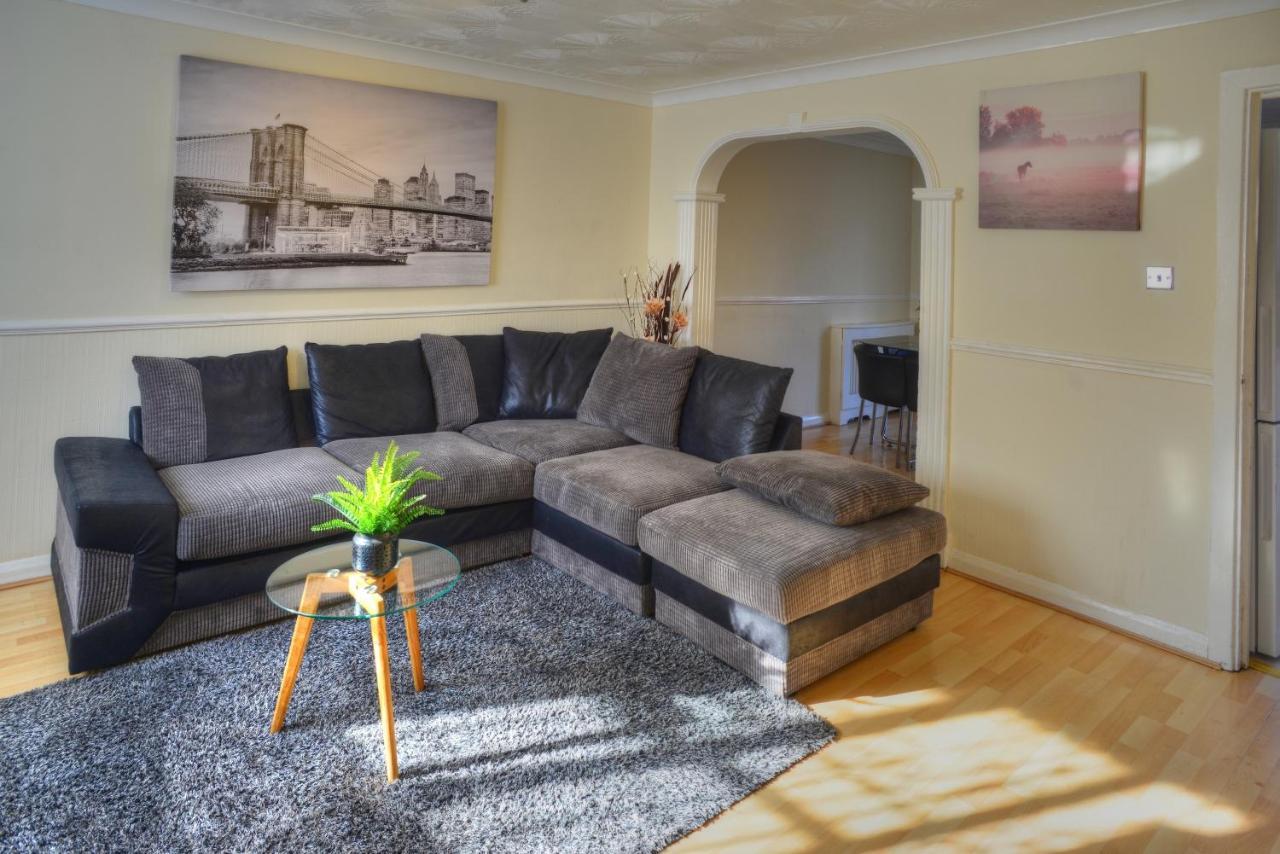 Modern & Spacious - Walk To London Excel- Parking Extérieur photo
