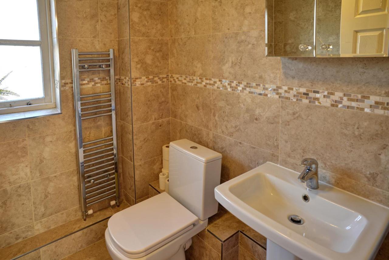 Modern & Spacious - Walk To London Excel- Parking Extérieur photo