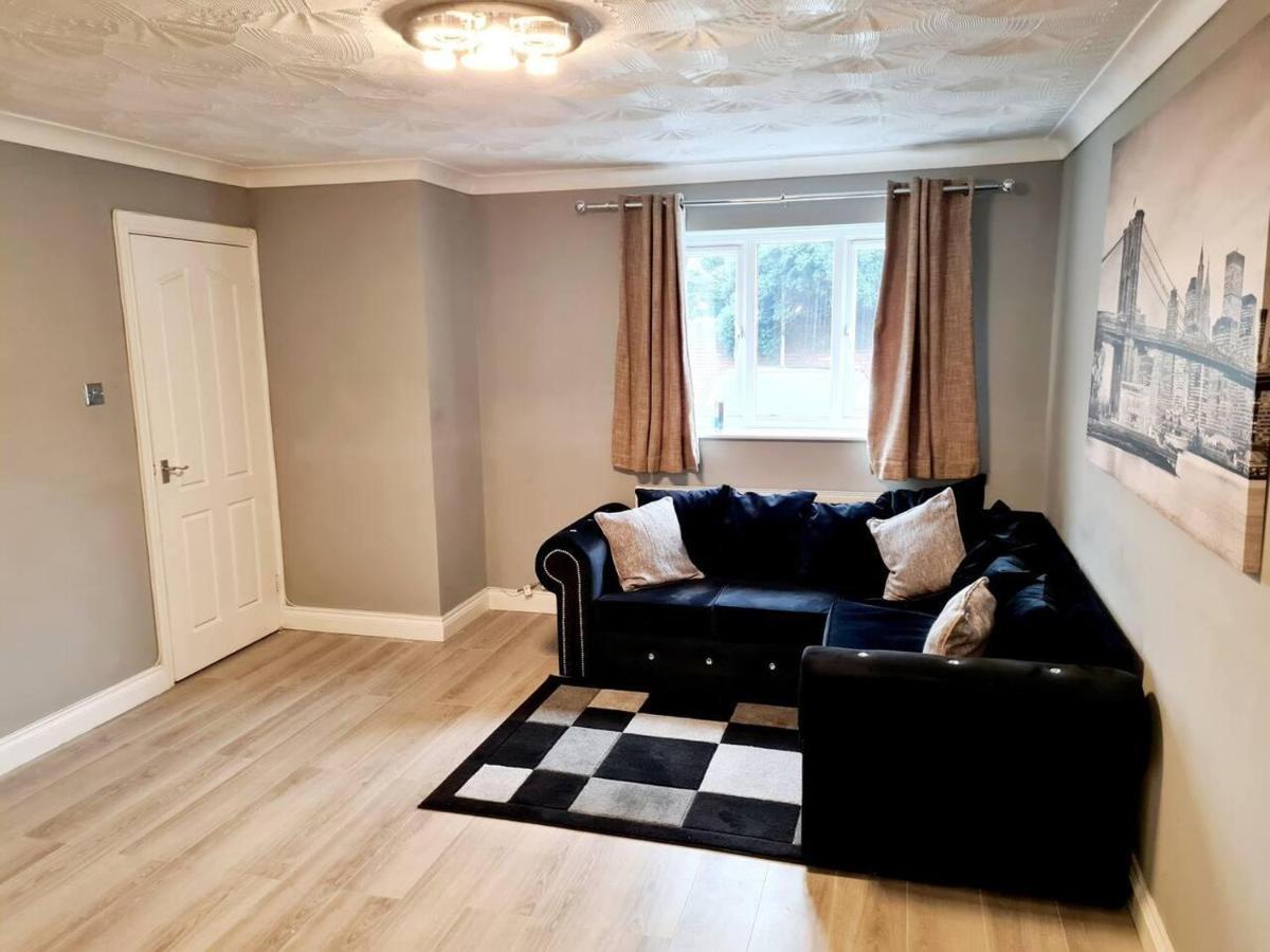 Modern & Spacious - Walk To London Excel- Parking Extérieur photo