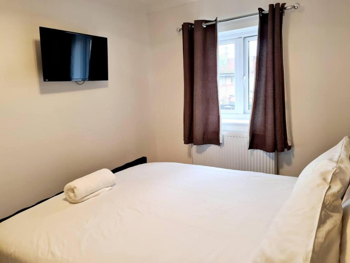 Modern & Spacious - Walk To London Excel- Parking Extérieur photo