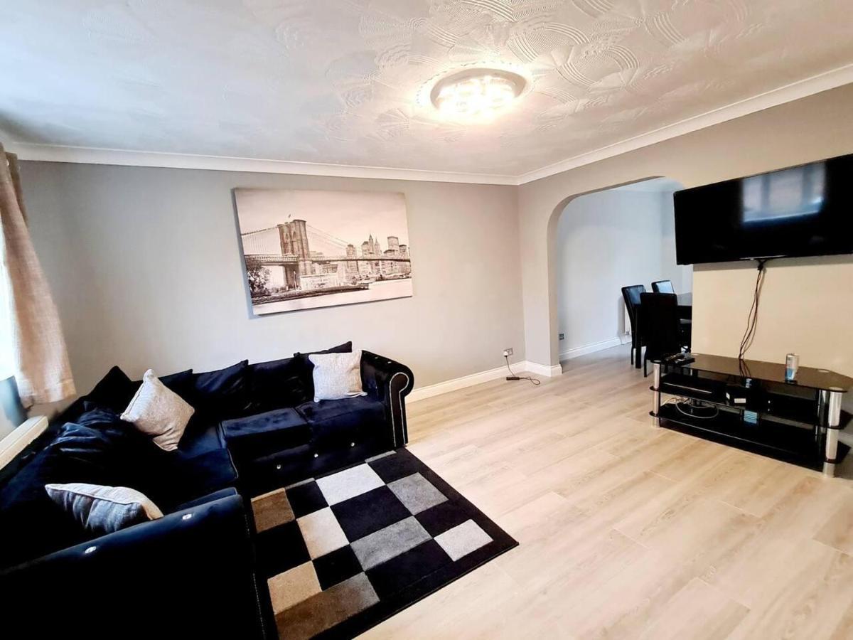 Modern & Spacious - Walk To London Excel- Parking Extérieur photo
