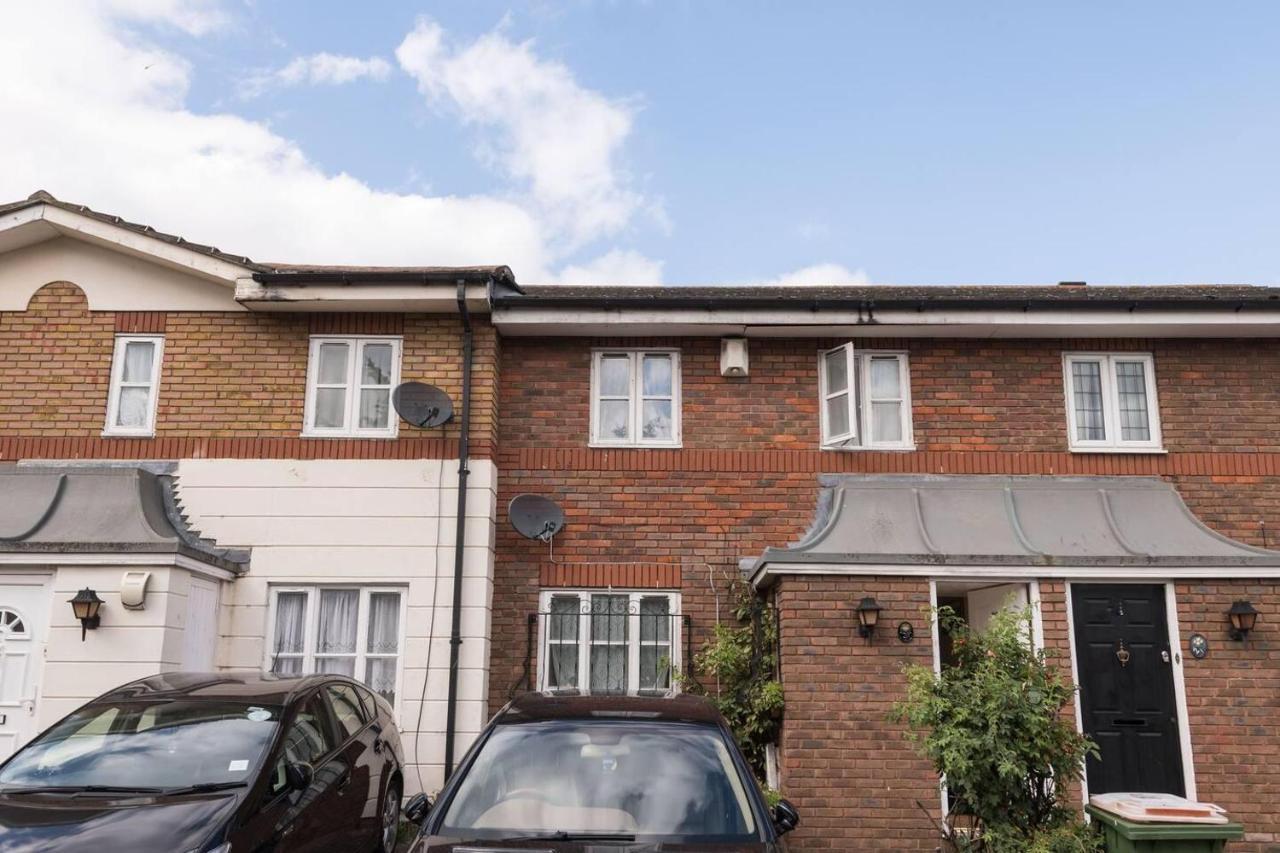 Modern & Spacious - Walk To London Excel- Parking Extérieur photo