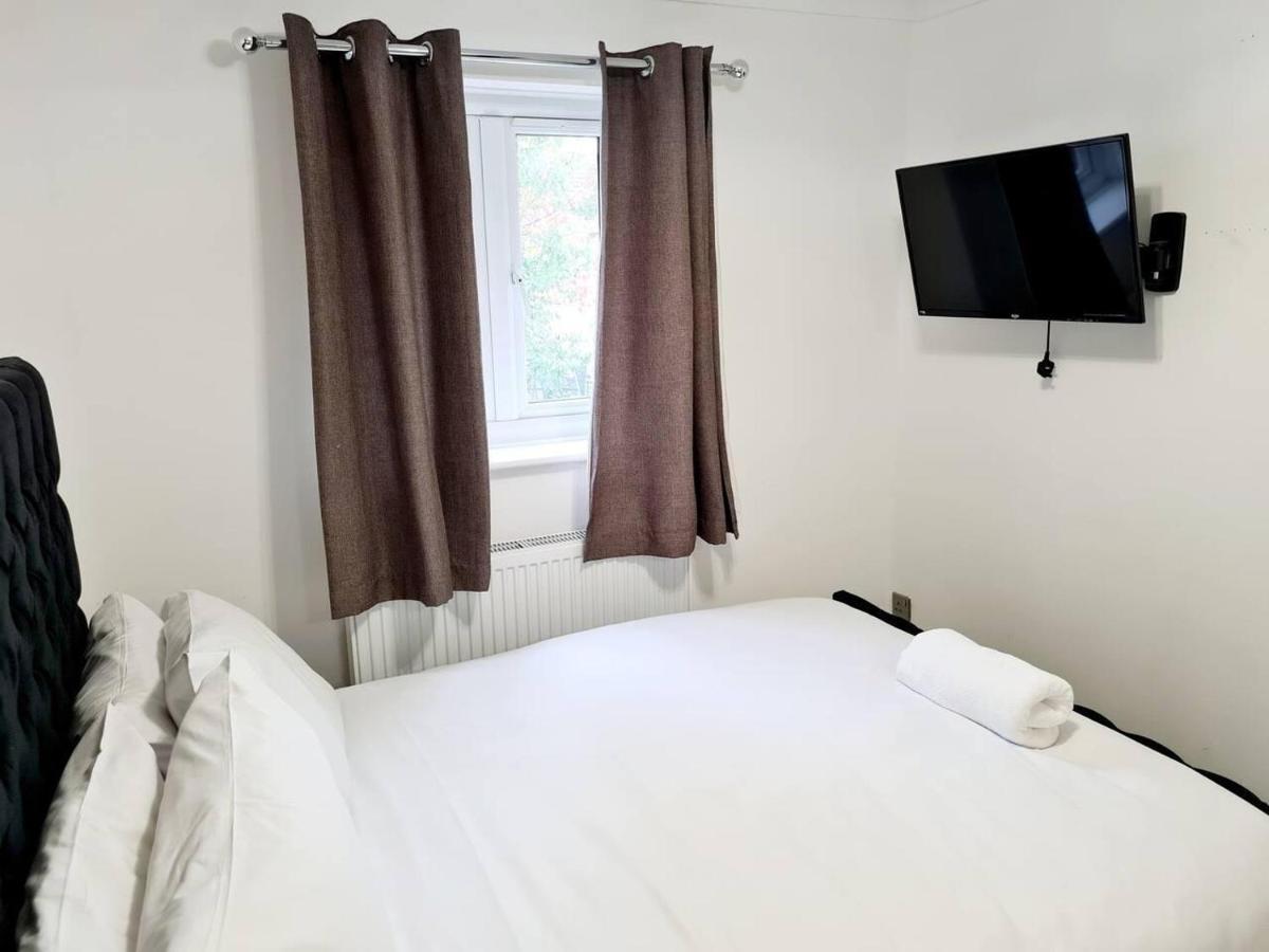Modern & Spacious - Walk To London Excel- Parking Extérieur photo